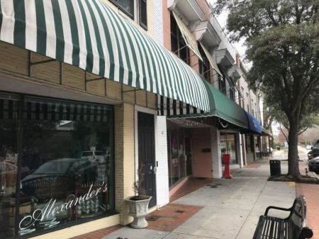 مظلات محلات تجارية : تصميم عصرية ووظيفية - حماية المحلات من الشمس والمطر ومظلات محلات مبتكرة